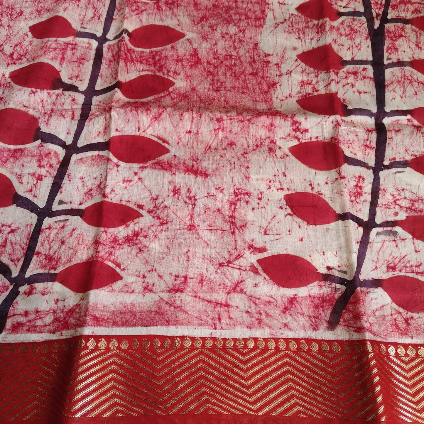 Hand Batik Maheshwari- Red n White