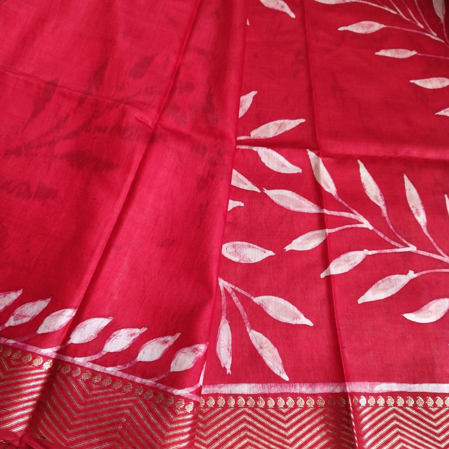 Hand Batik Maheshwari- Red n White