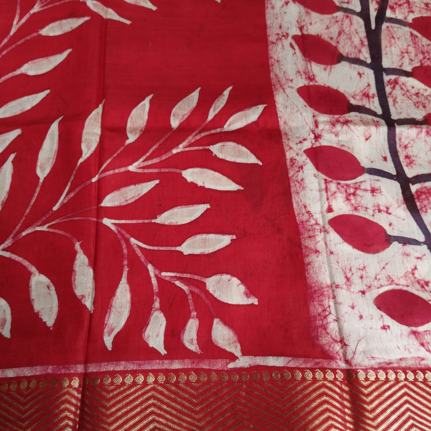 Hand Batik Maheshwari- Red n White