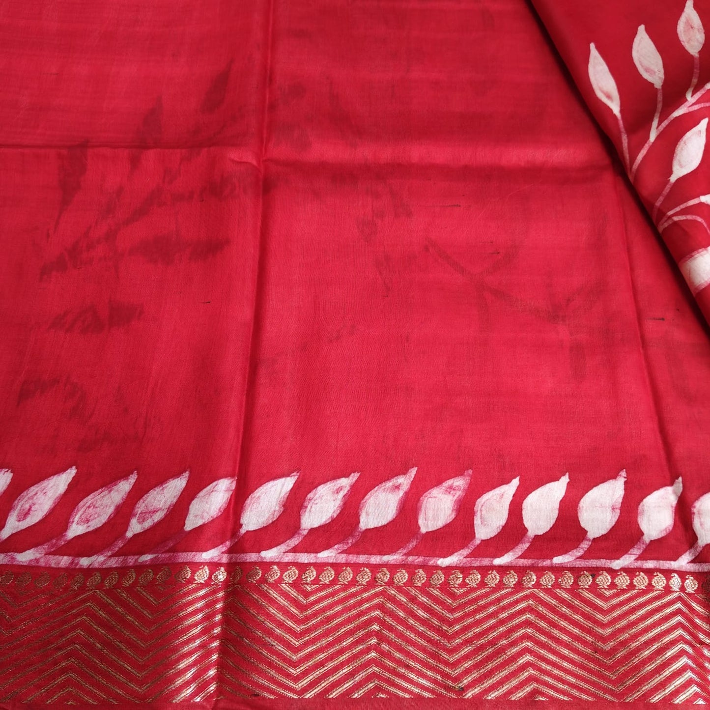 Hand Batik Maheshwari- Red n White