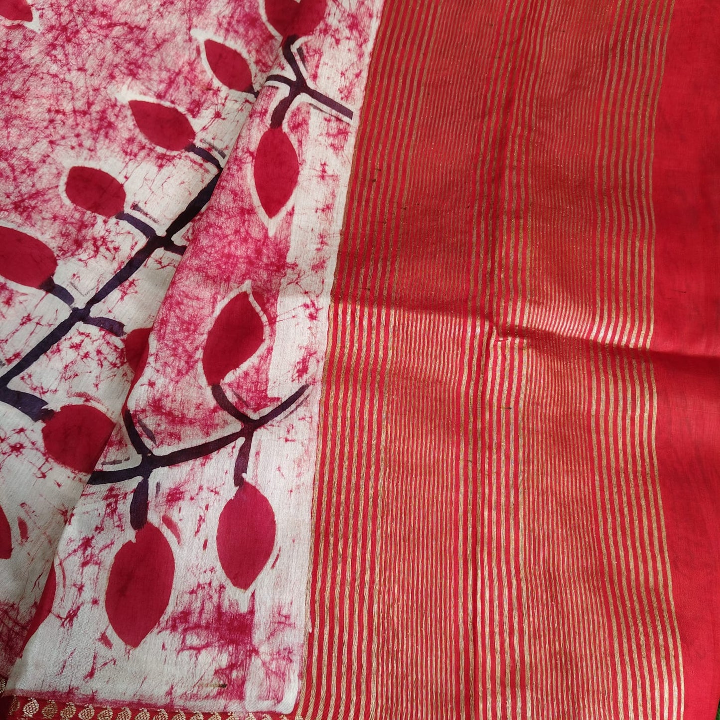 Hand Batik Maheshwari- Red n White