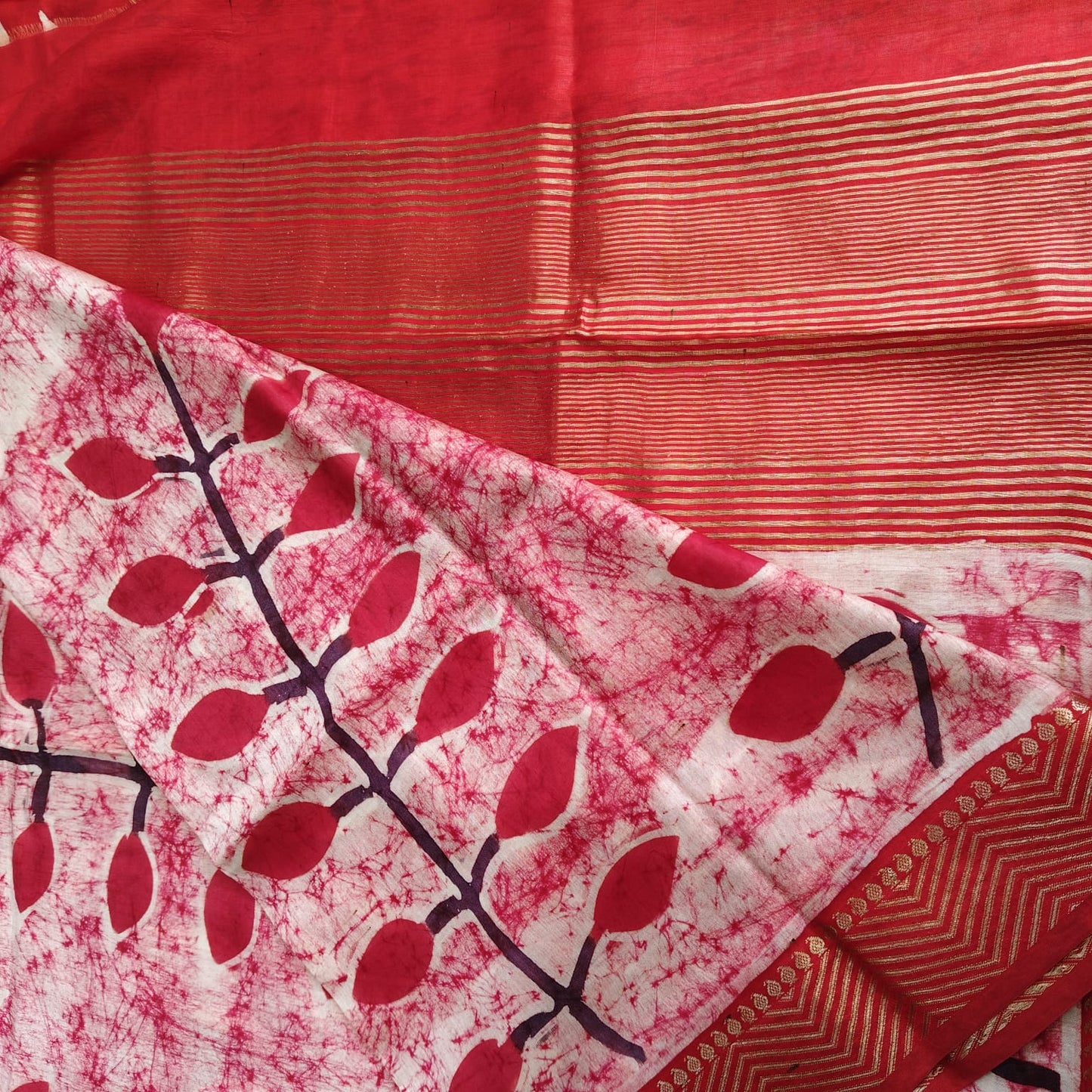 Hand Batik Maheshwari- Red n White