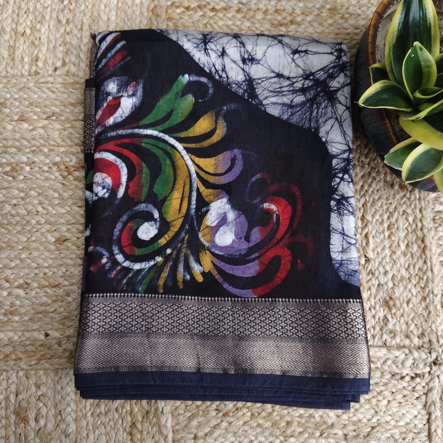 Hand Batik Maheshwari- White n Black