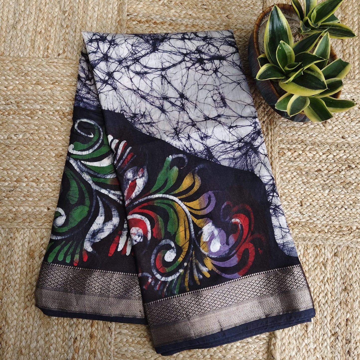 Hand Batik Maheshwari- White n Black