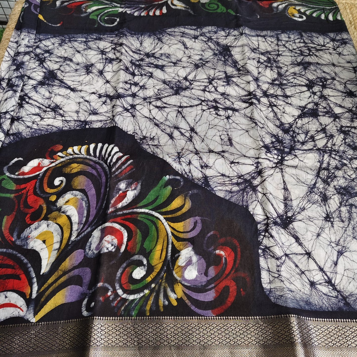 Hand Batik Maheshwari- White n Black