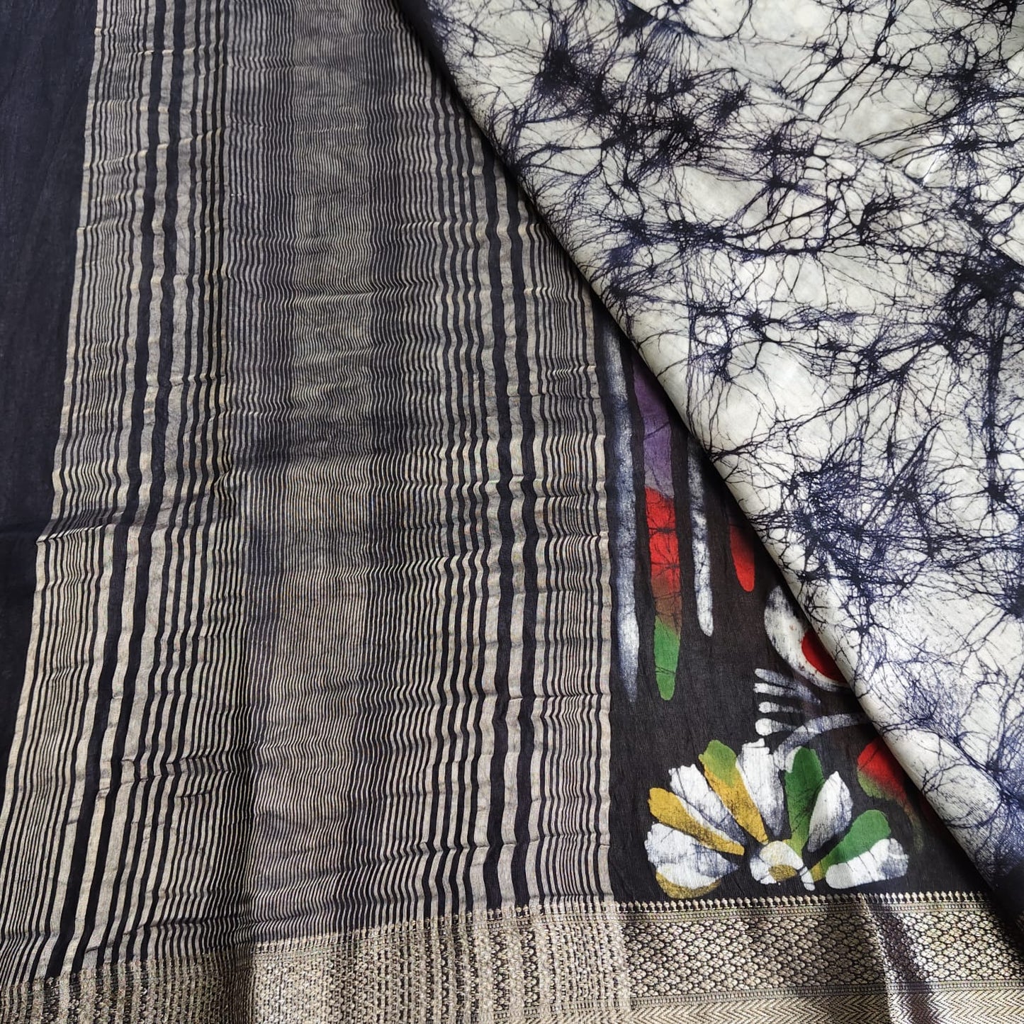 Hand Batik Maheshwari- White n Black