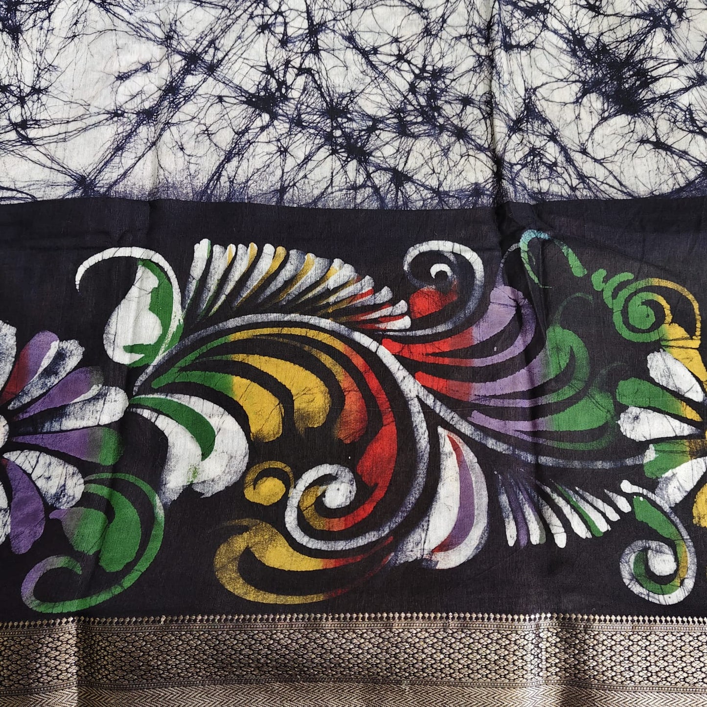 Hand Batik Maheshwari- White n Black