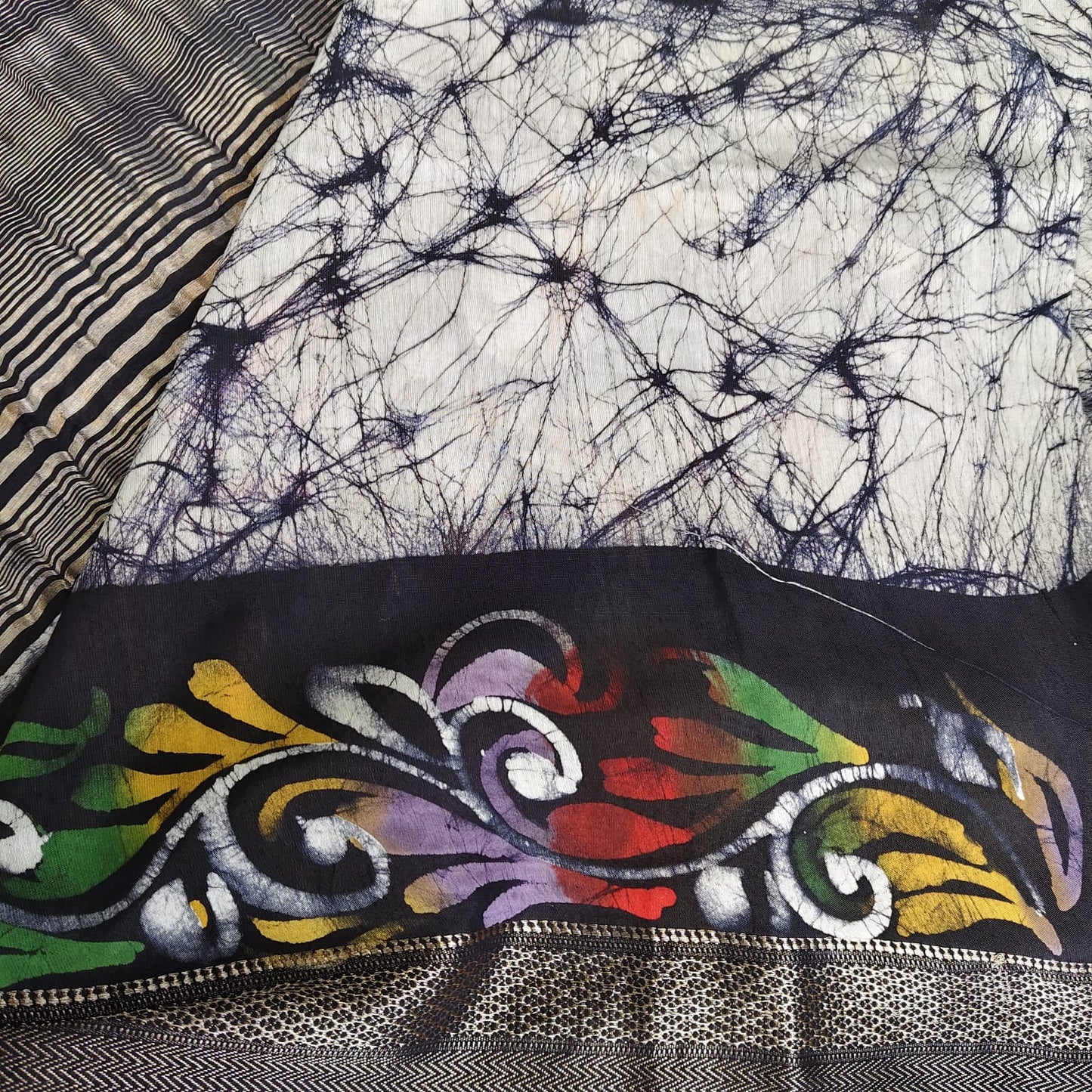 Hand Batik Maheshwari- White n Black