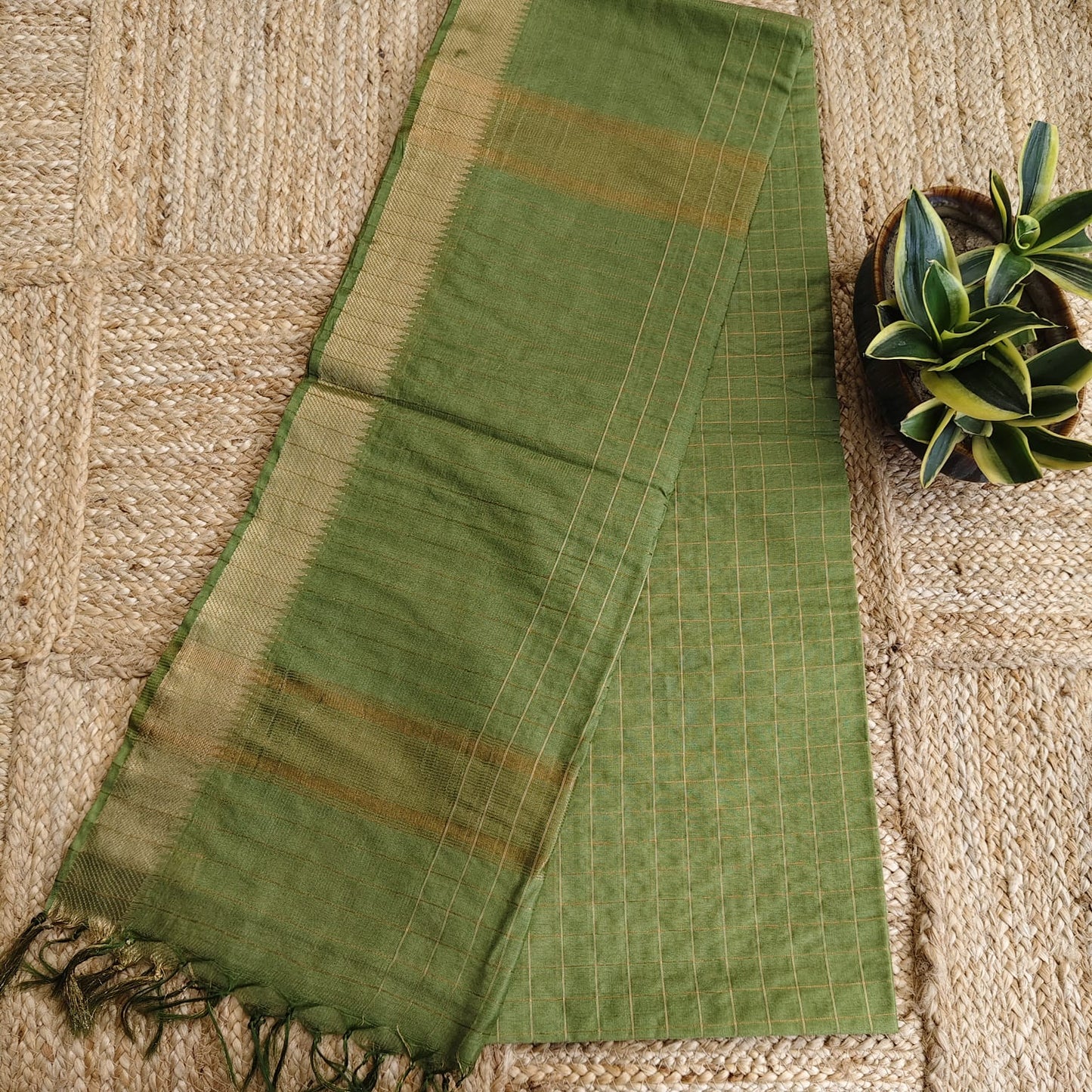 Maheshwari Silk- Zari Checks, Leaf Green