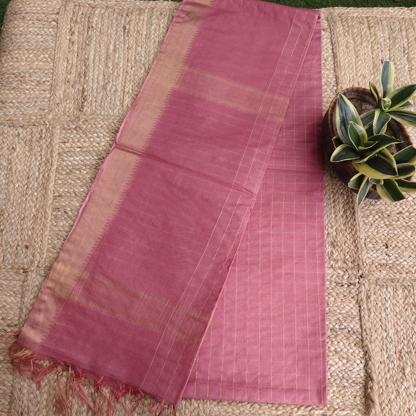 Maheshwari Silk- Zari Checks, Onion Pink
